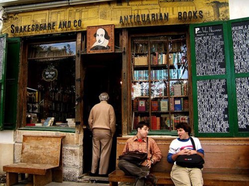 Librarie-Shakespeare-and-Co-Paris-France-tips-travel-on-a-budget
